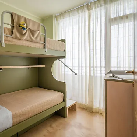 Universal アパート カットーリカ