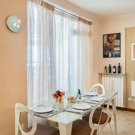 アパート Universal カットーリカ