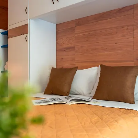 Universal Apartment *